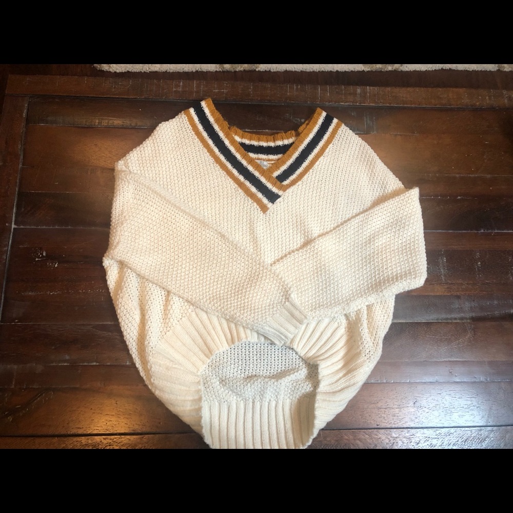 V neck cropped sweater!